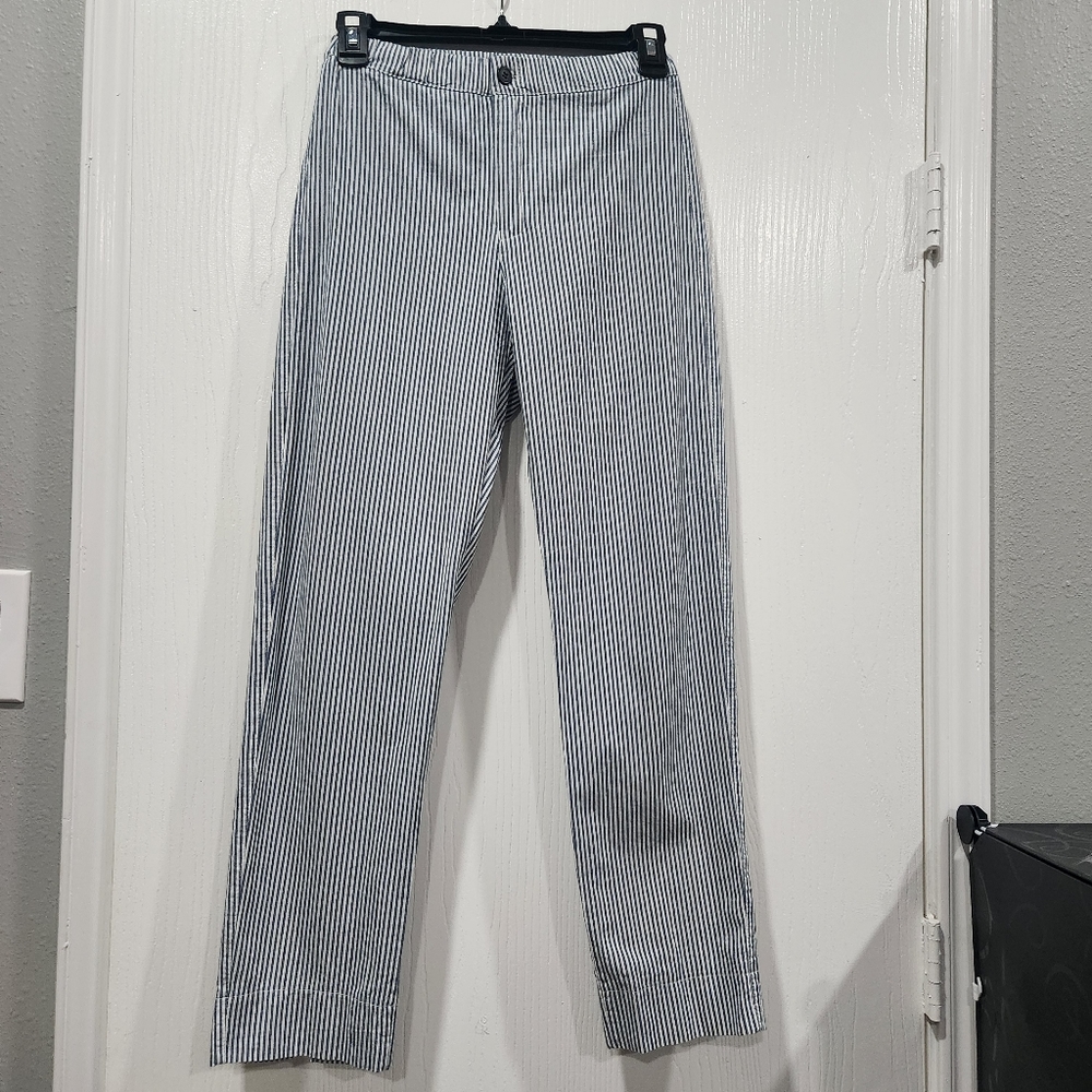 Brandy Melville Blue and White Striped Capris
